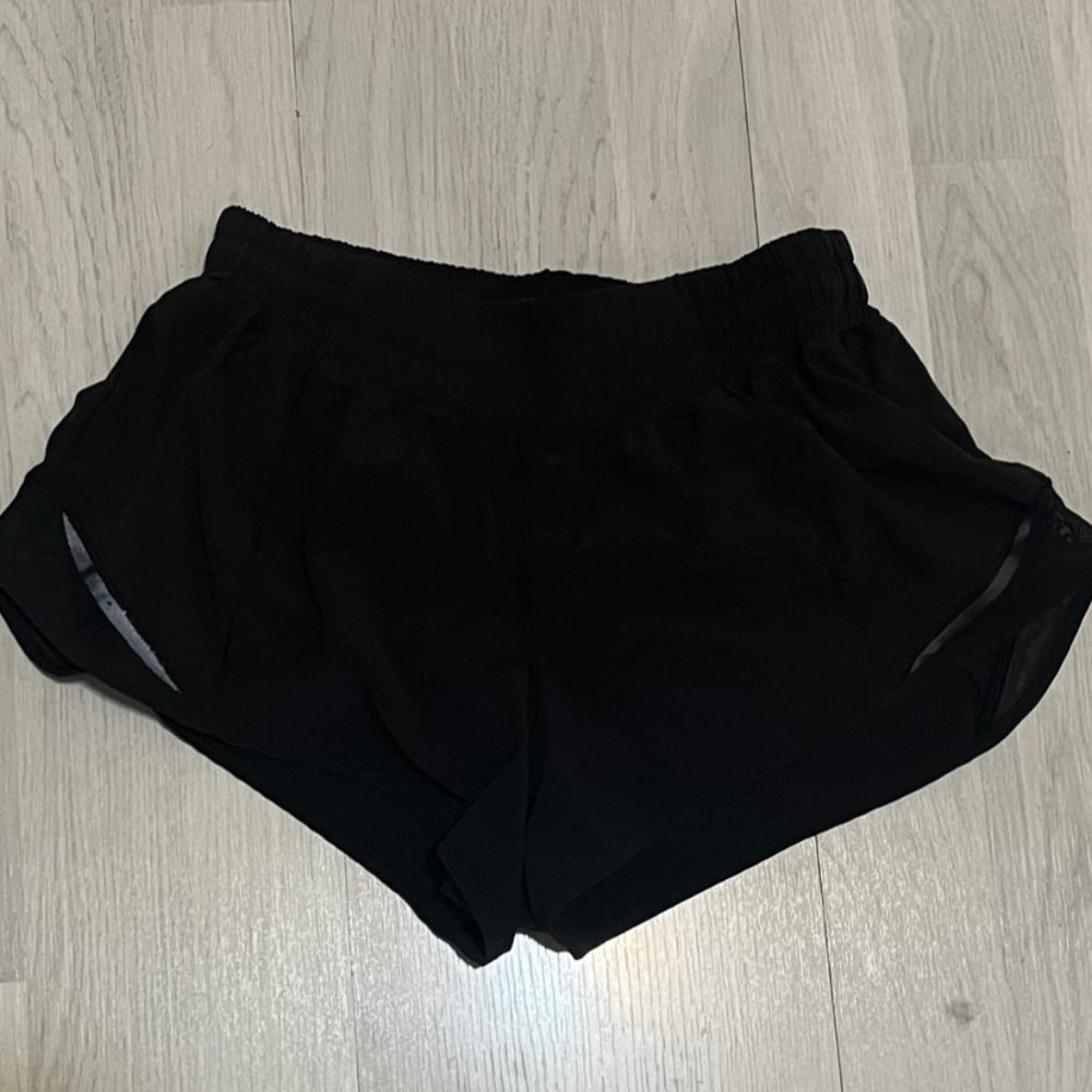 Lululemon black women's Hotty Hot shorts 2.5" FREE SHIPPING